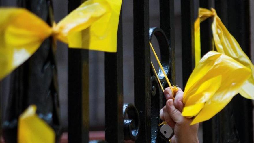 Un poble català prohibeix els llaços grocs i les banderes