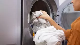 Descubre el cajón secreto de la lavadora para que tu ropa luzca como recién comprada