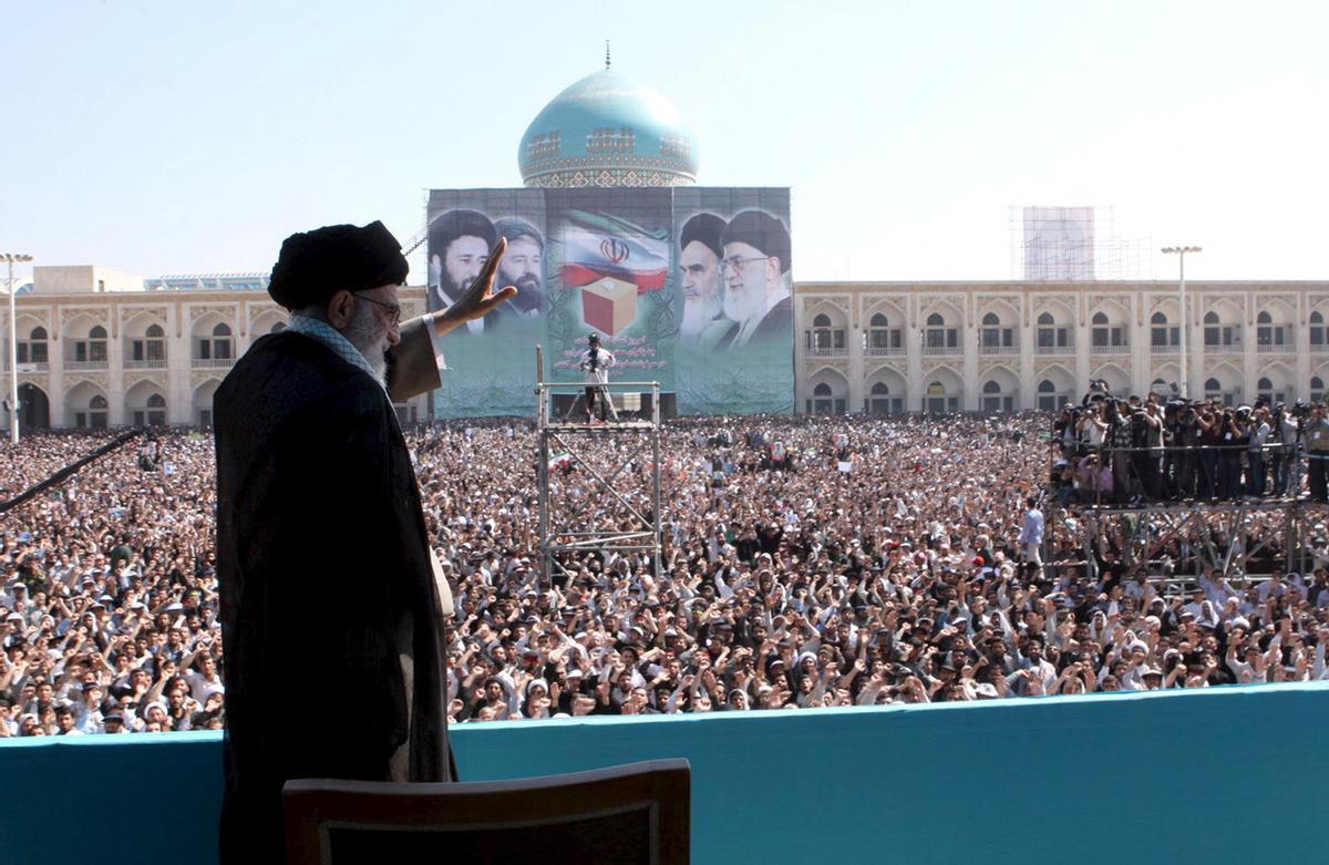 Ali Khamenei durant un acte multitudinari a Teheran, el juny del 2009.