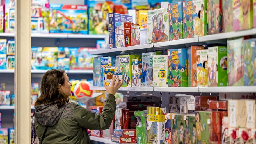 Los Reyes Magos traerán menos juguetes este año en Alicante por la  inflación - Información