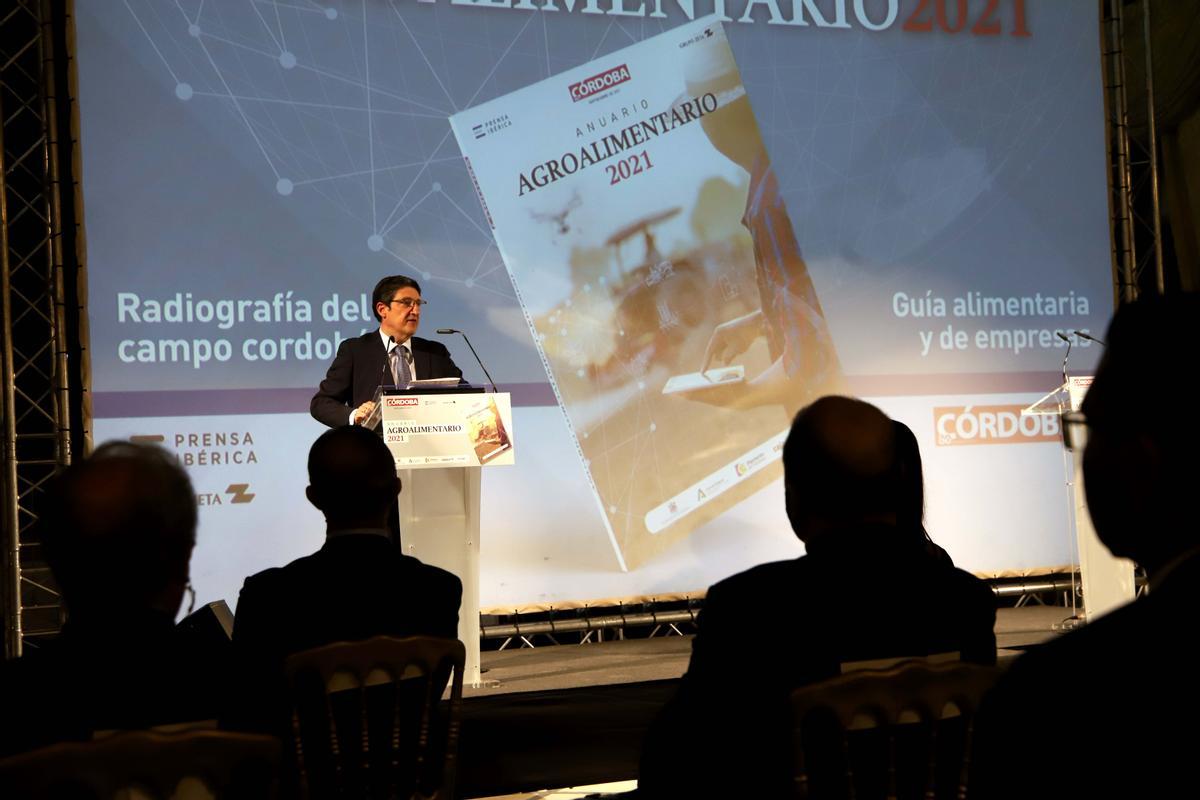 Rafael Aranda presenta el acto Rafael Aranda presenta el acto