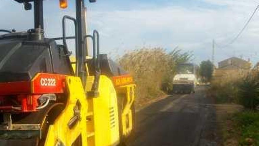 Infraestructuras repara caminos rurales deteriorados por construcciones ilegales