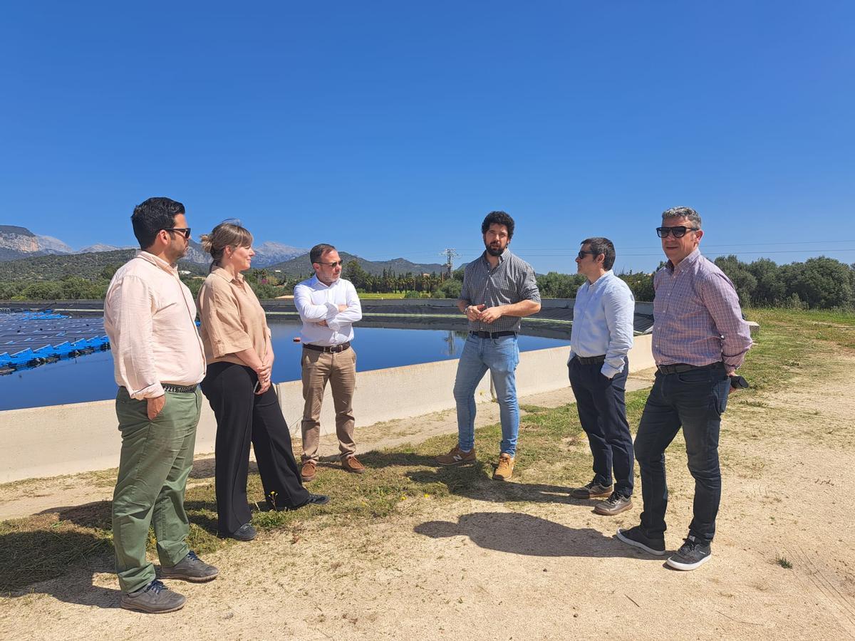 El conseller de Agricultura, Pesca y Medio Natural, Joan Simonet y el consejero canario, Narvay Quintero en su visita institucional