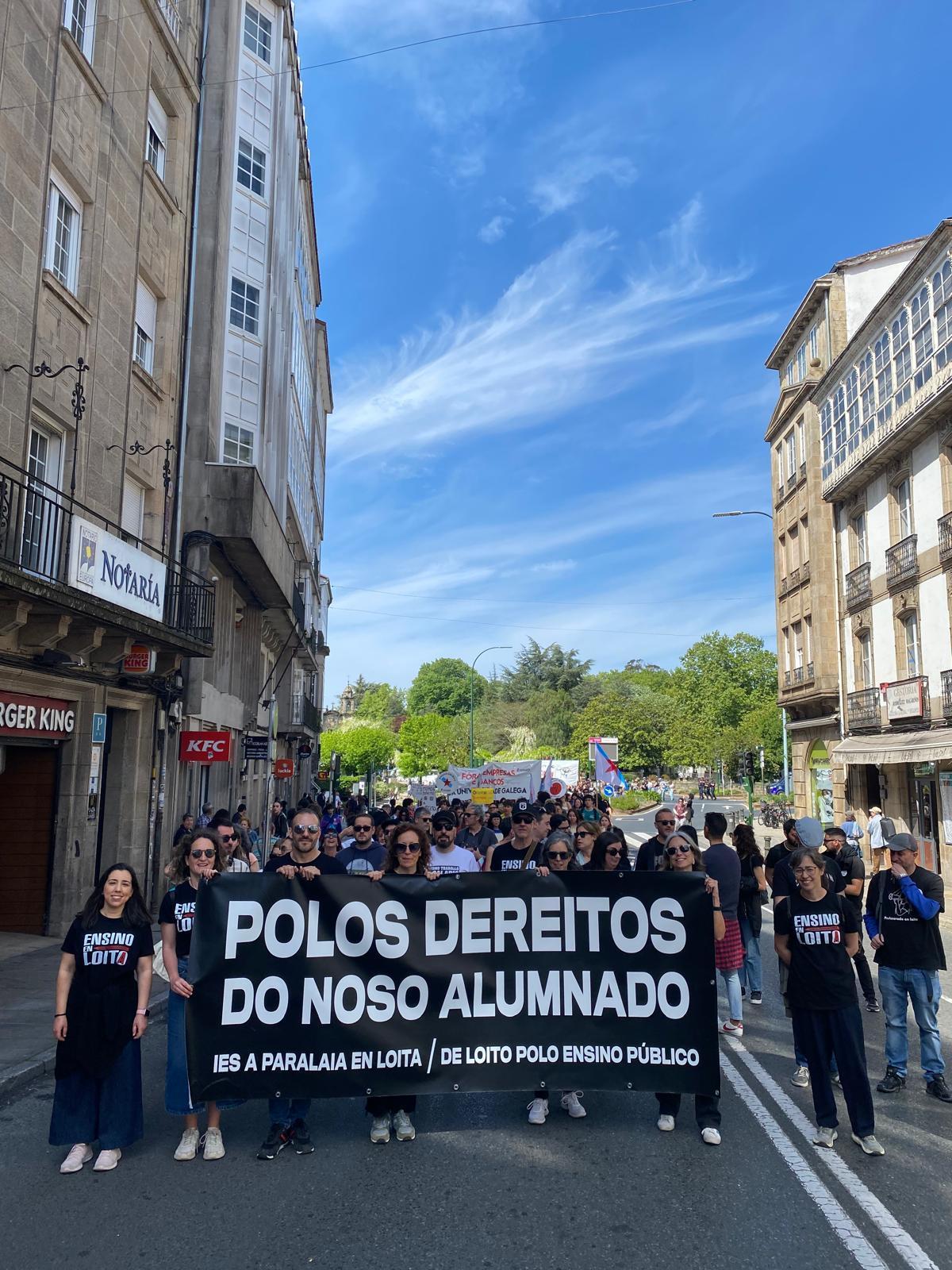 O Morrazo en la manifestación de docentes en Santiago