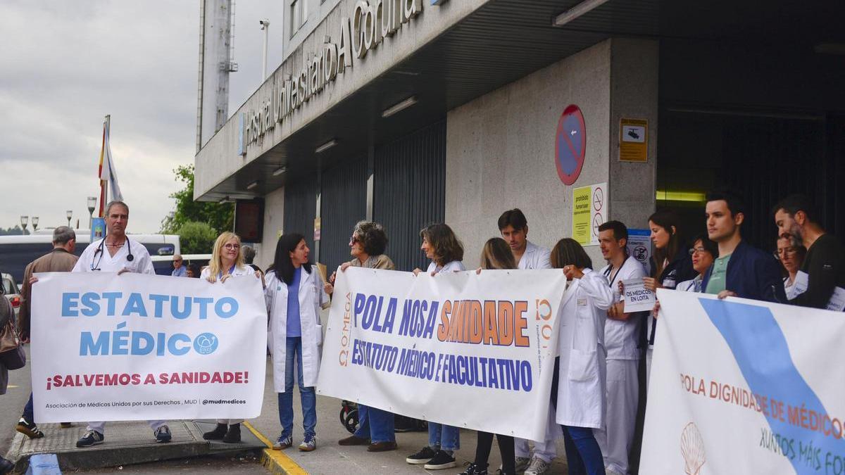 Protesta en el Chuac durante la huelga de médicos.