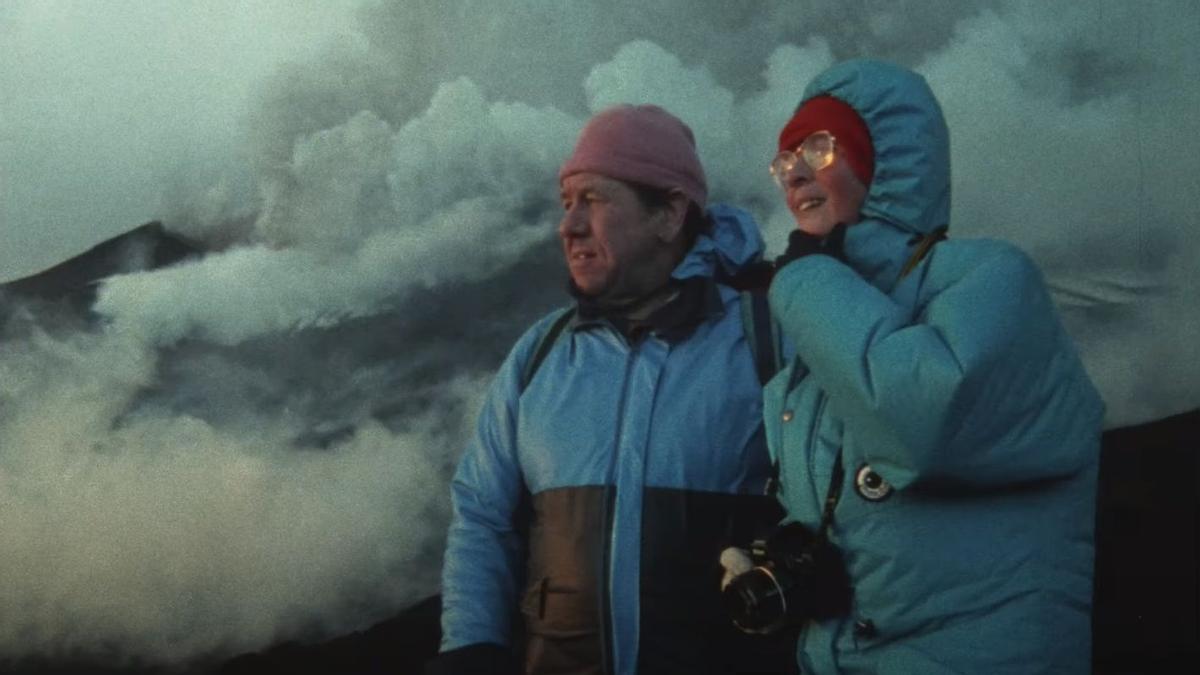  Katia y Maurice Krafft, protagonistas de 'Fire of love'.