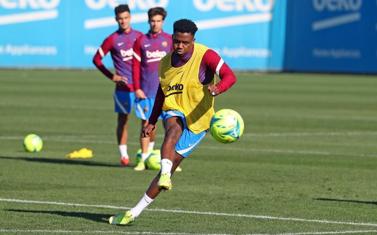 Ansu Fati, en el entrenamiento previo a la visita del Madrid al Camp Nou.