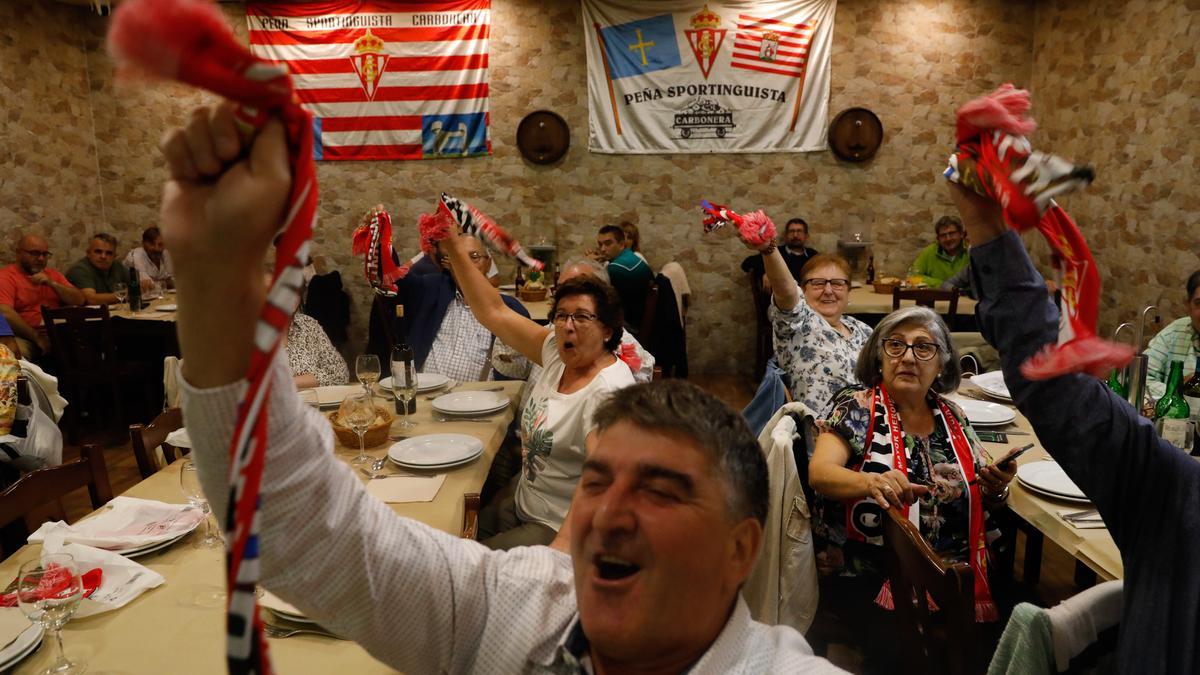 Ambiente de las aficiones en los prolegómenos del derbi