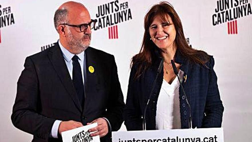 Laura Borràs i Eduard Pujol, a la seu de la formació.