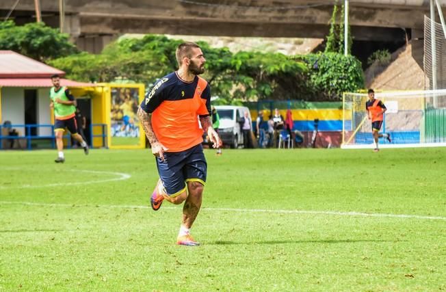 Entrenamiento de la UD Las Palmas en Barranco ...