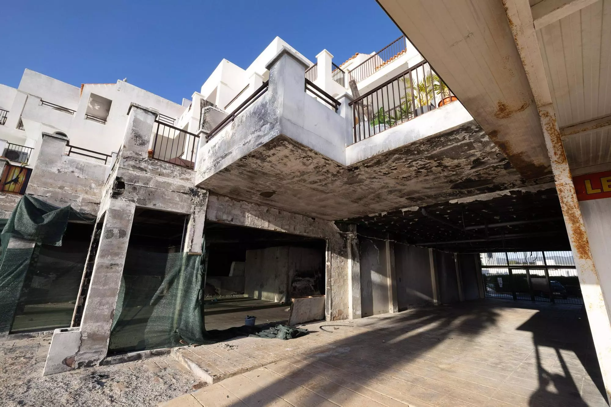 f9bf6735 c7d1 4008 b41c 8de8e5f43a3a source aspect ratio default 0 – Diario de Ibiza News Return To The Devastating Platja D'En Bossa Fire: Signs Of Hope Amid The Destruction