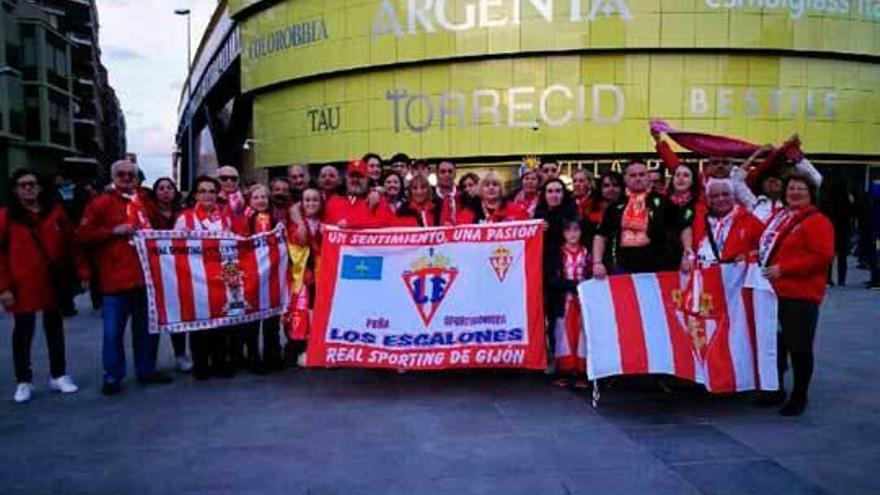 Las peñas La Estrella del Arbeyal y Los Escalones, en los aledaños del estadio de La Cerámica.