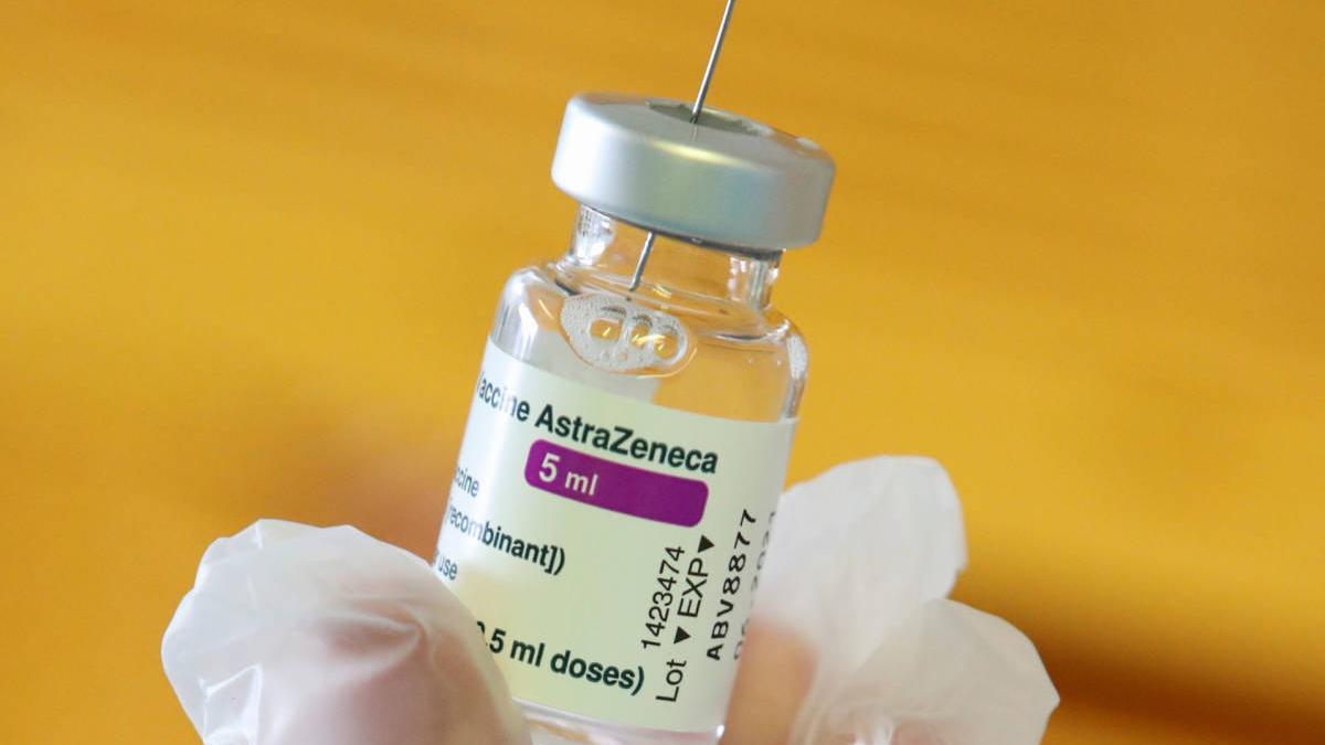 España elaborará un ensayo clínico para probar la mezcla de AstraZeneca y Pfizer