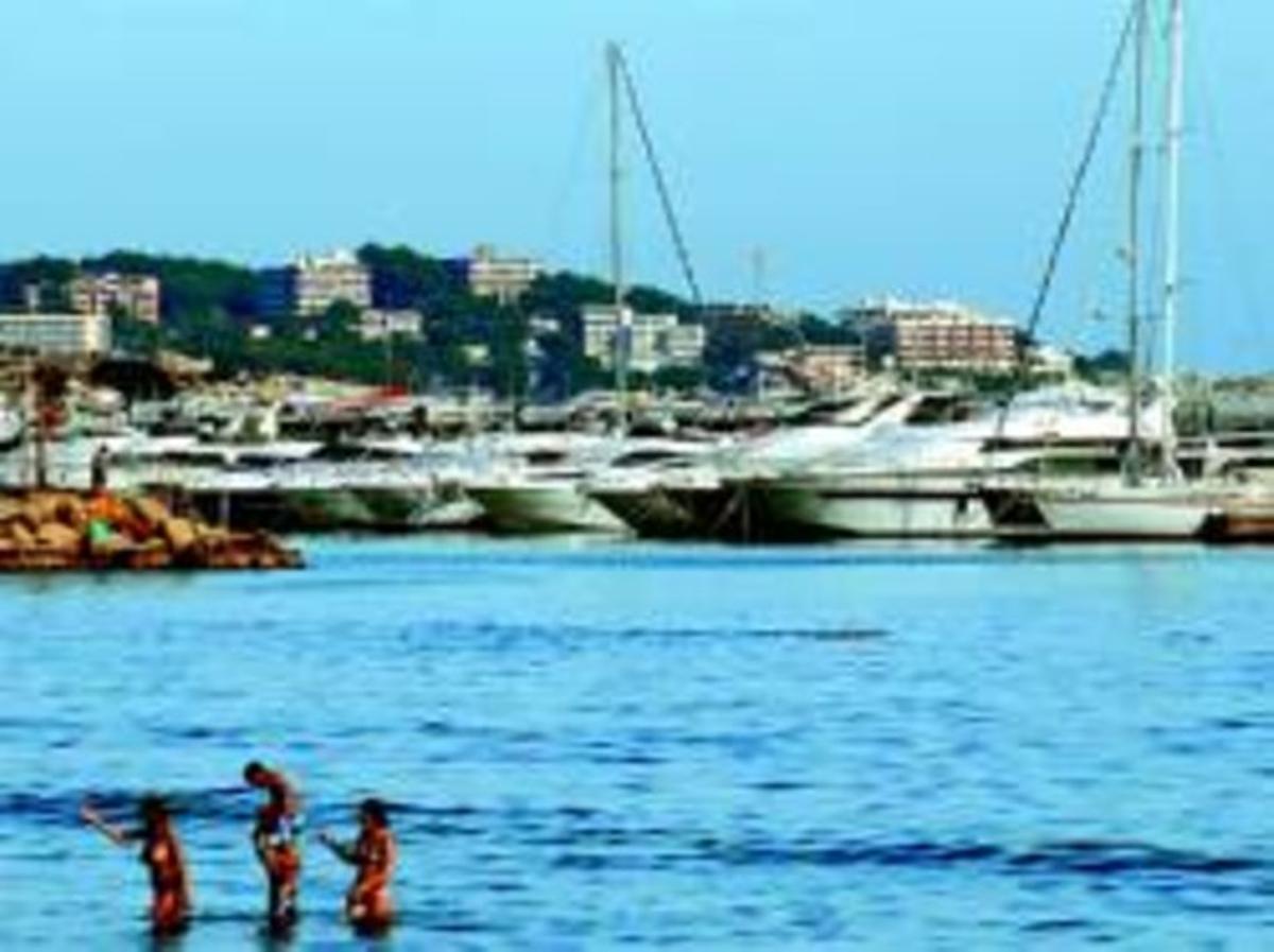 Bocana d’entrada del port esportiu de Salou, divendres passat. Bocana d’entrada del port esportiu de Salou, divendres passat.