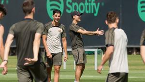 Rafa Márquez sonríe en la previa del decisivo Barça Atlétic-UD Ibiza
