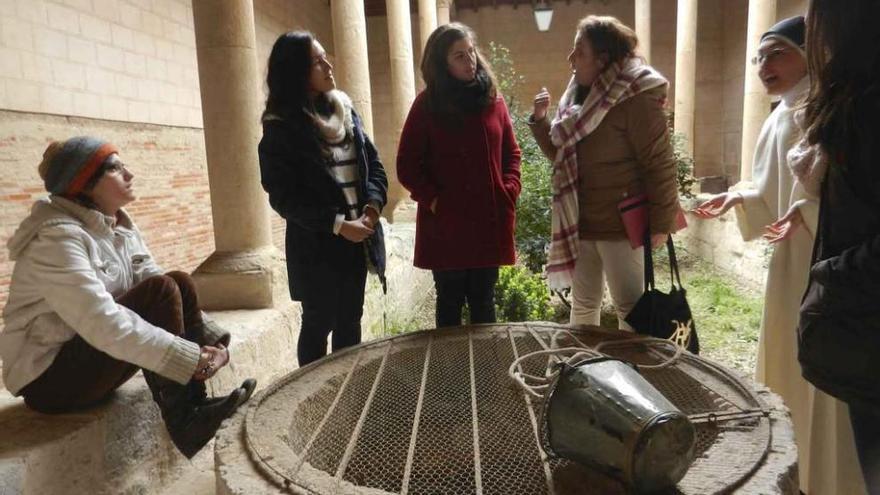 Algunas de las jóvenes que han participado en el &quot;retiro&quot; en el convento de Santa Sofía.