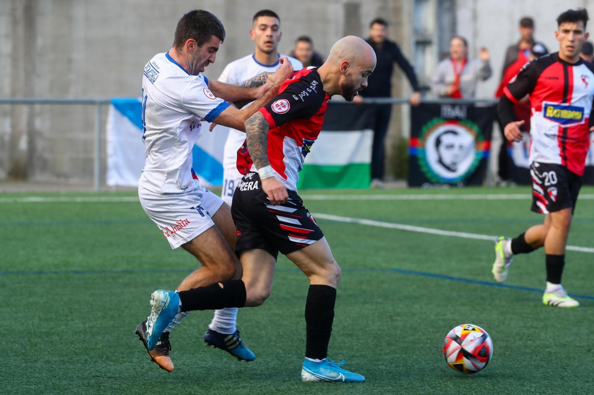Las mejores imágenes de la victoria del Arosa ante la Unión Deportiva Ourense (1-0)