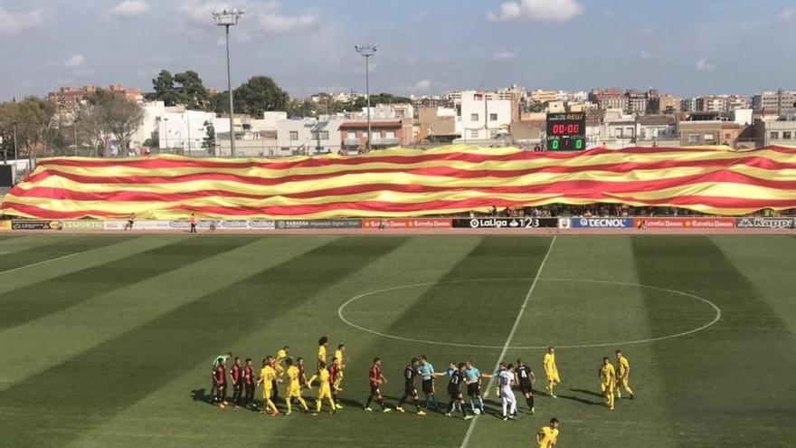 La federación española abre expediente al Reus por exhibir una gran &#039;senyera&#039;