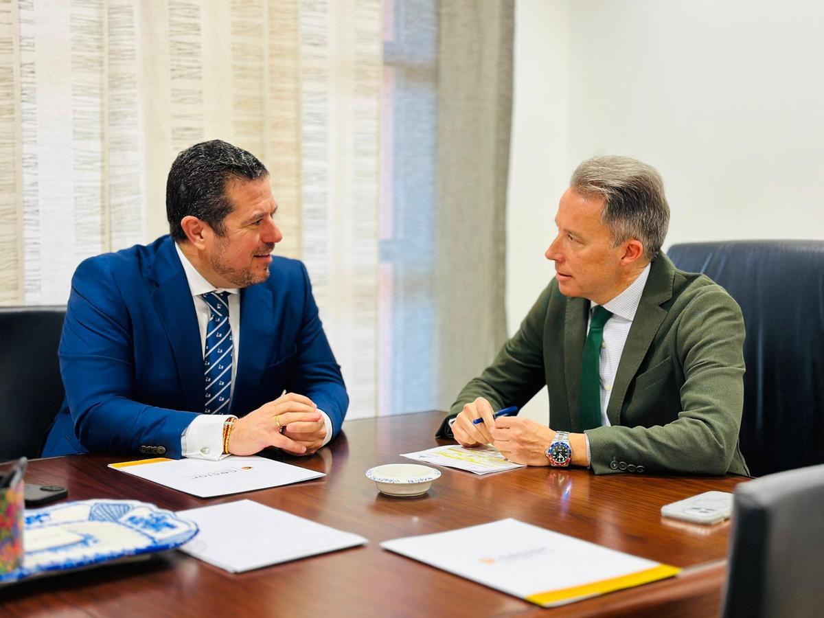 Juan Jódar y Fulgencio Gil, durante su encuentro de trabajo.
