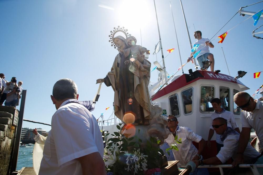 Misa y procesión del Carmen en Luanco