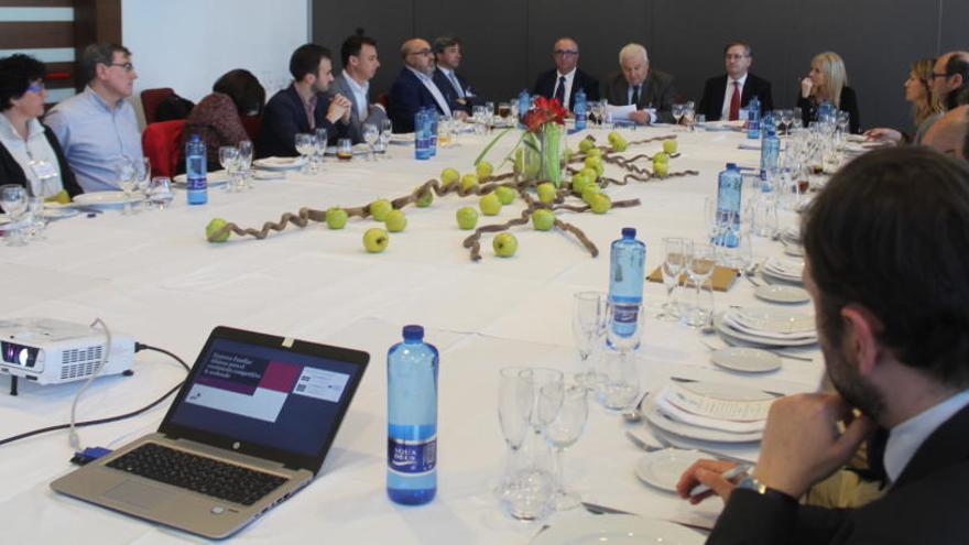 Un momento del almuerzo de trabajo de Aefa y PwC