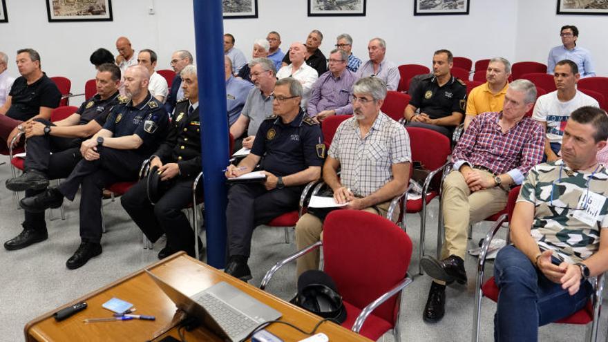 El encuentro policial celebrado en Petrer sobre la implantación del nuevo sistema CEMPOL