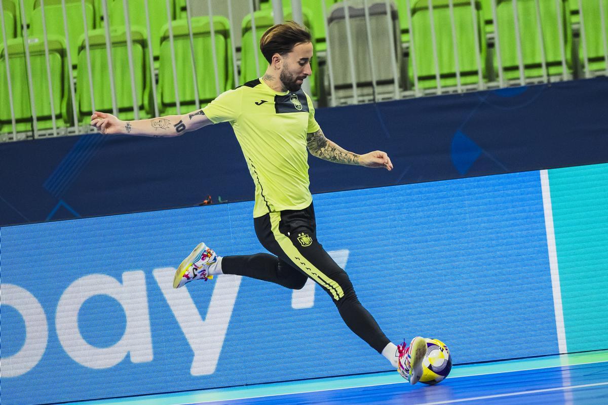 Rivillos, durante un entrenamiento con España.