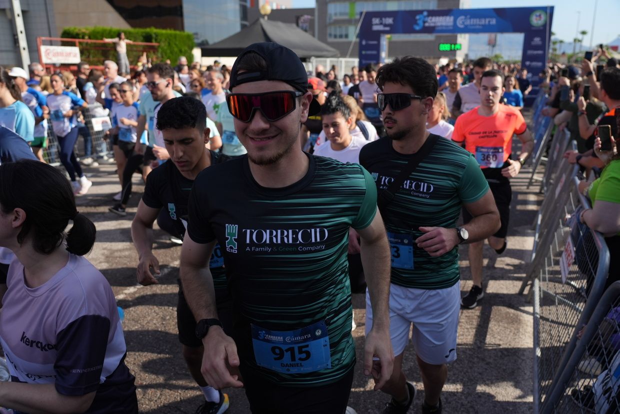 Búscate en las fotos de la Carrera de las Empresas en Castellón