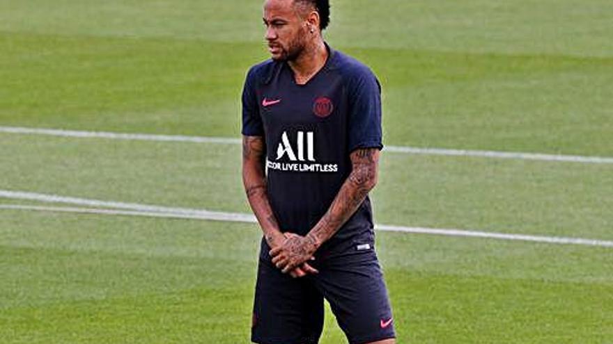El PSG reconeix que les negociacions per Neymar estan «avançades»
