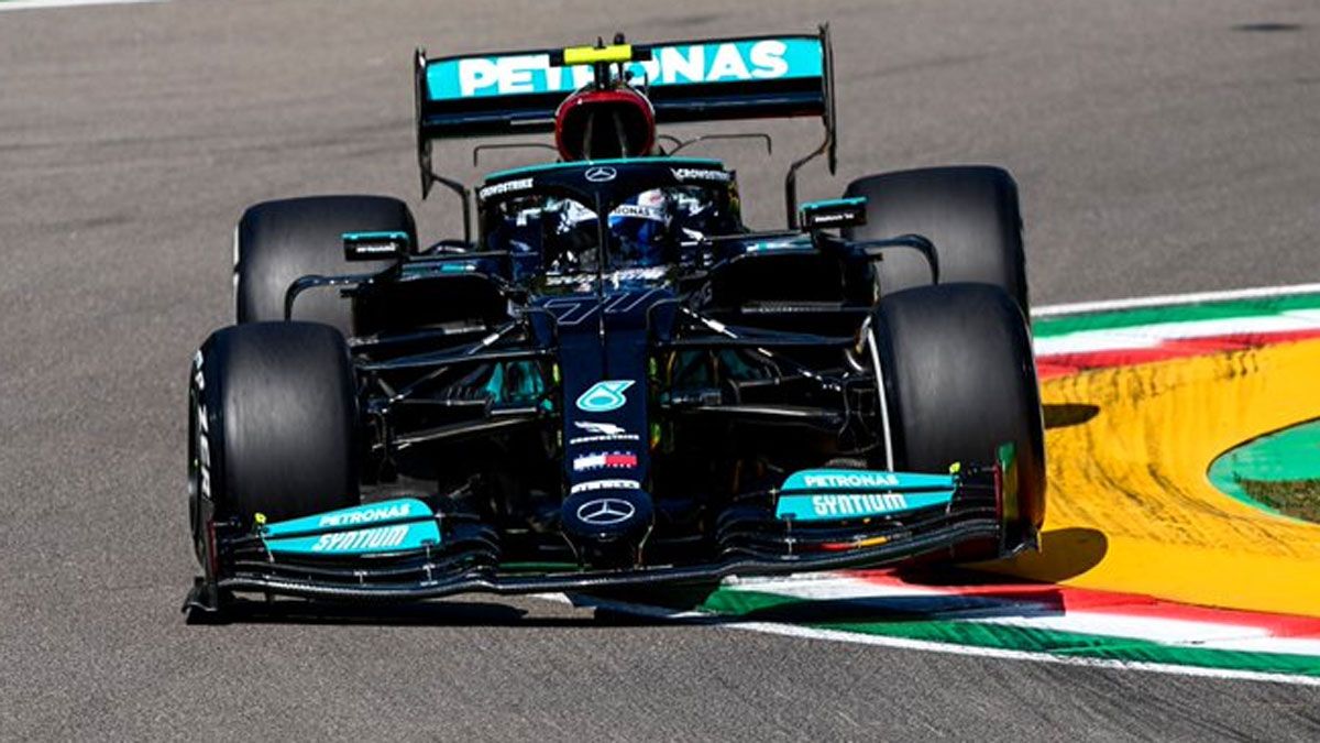 Bottas, el más rápido en el primer libre de Imola