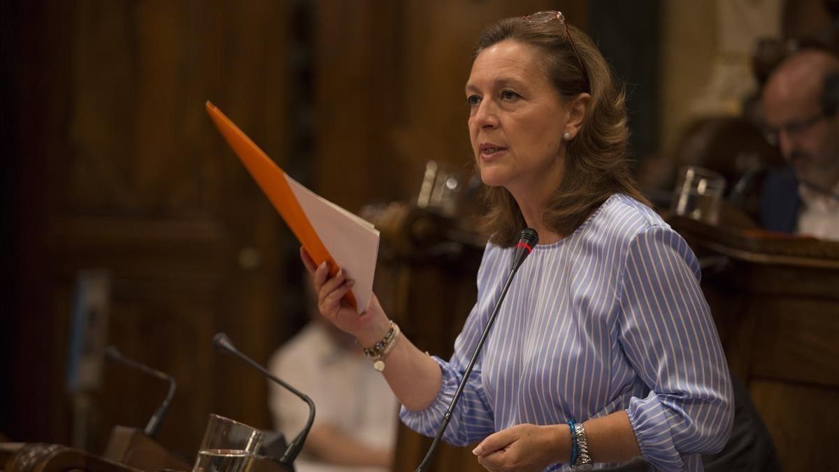 La líder de Ciudadanos en Barcelona, Carina Mejías, en un pleno del ayuntamiento.