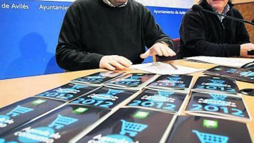 Pedro García y Andrés Navarro, ayer, en la sala de prensa municipal.