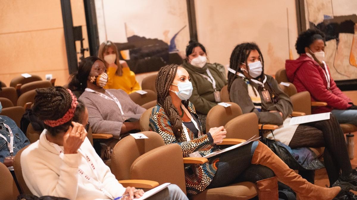 Varias mujeres afrodescendientes exponen sus demandas en Les Corts