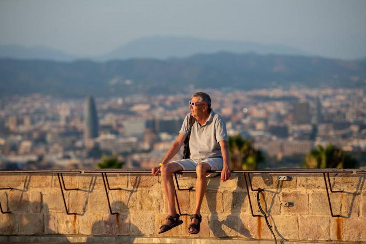 Imagenes del Eclipse solar visto desde el Castillo de Montjuic.