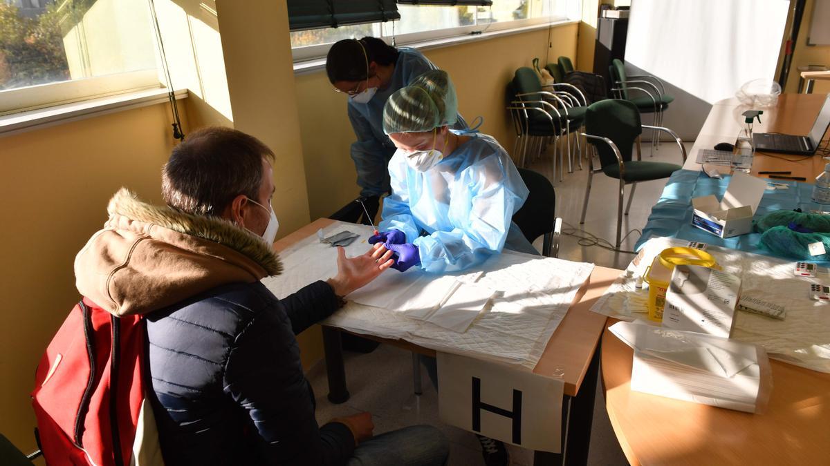 Test de COVID voluntario a estudiantes de la Universidade da Coruña. / Víctor Echave