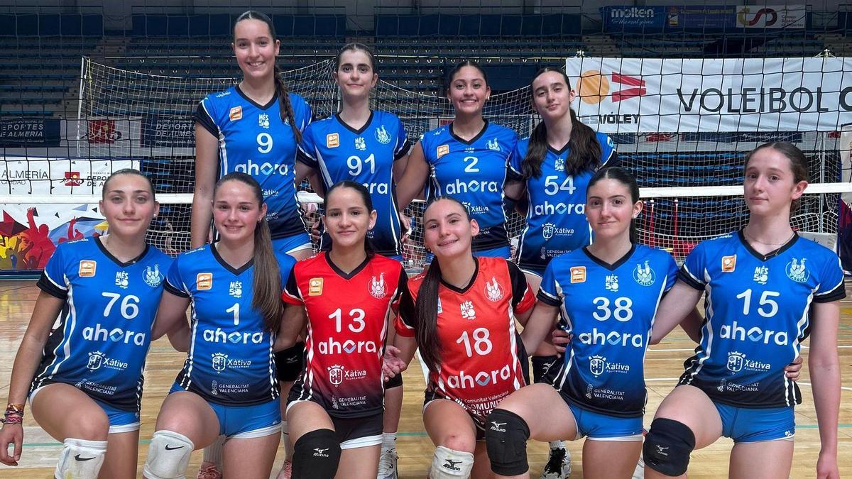 Las chicas del Ahora Vóley Xàtiva cadete femenino en el Campeonato de España.