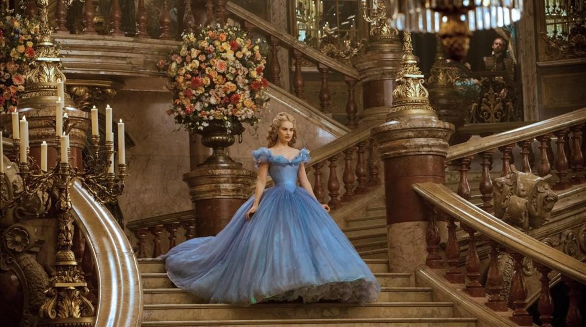 zentauroepp29115772 lily james is cinderella in  disney s live action feature in170531100312