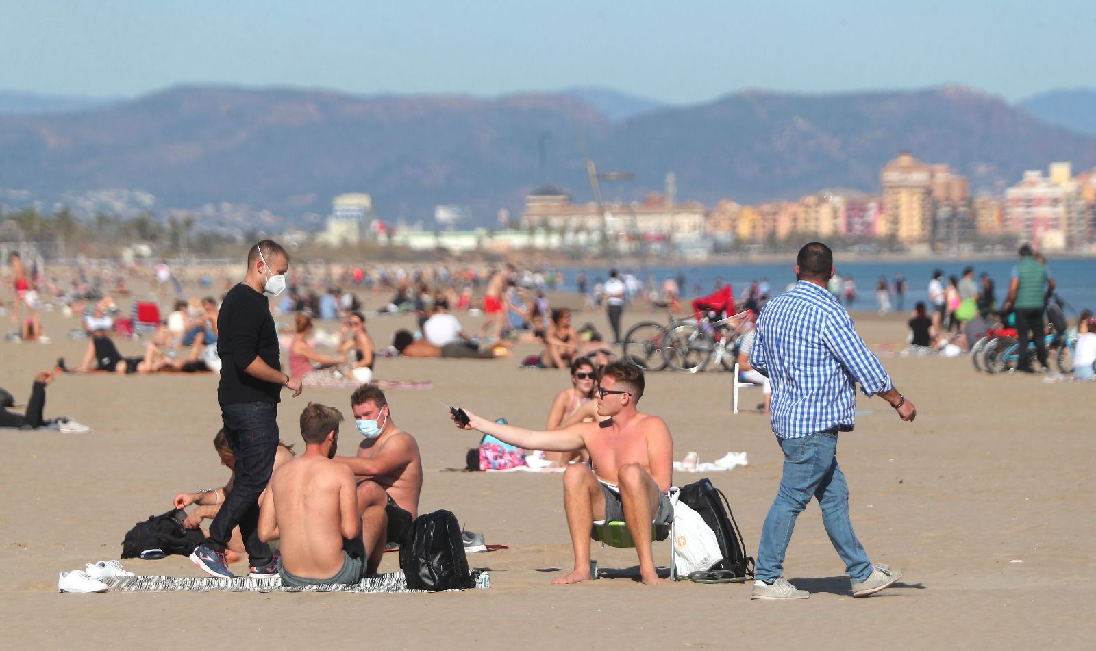 La playa de la Malva-rosa, blindada para evitar aglomeraciones