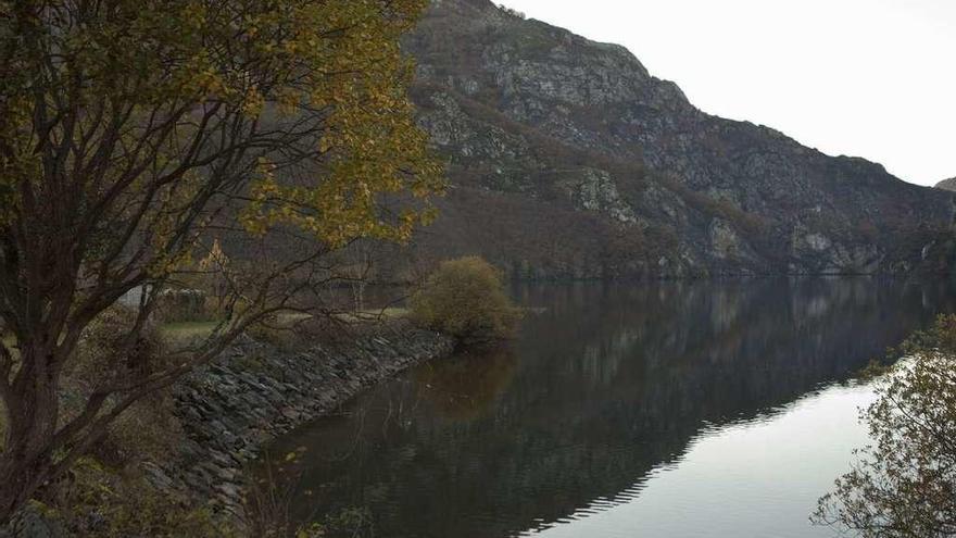 Embalse de Rioseco, en el parque natural de Redes.