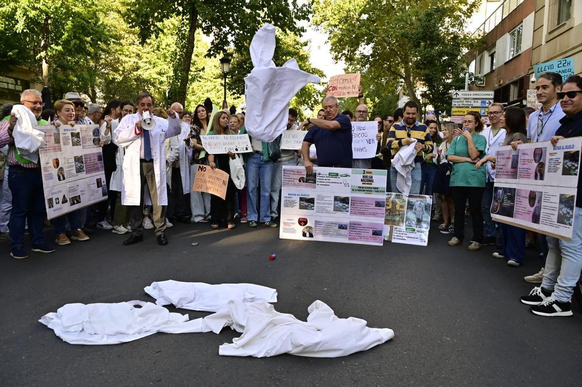 Imagen de una de las movilizaciones que ya han mantenido los facultativos en Extremadura.