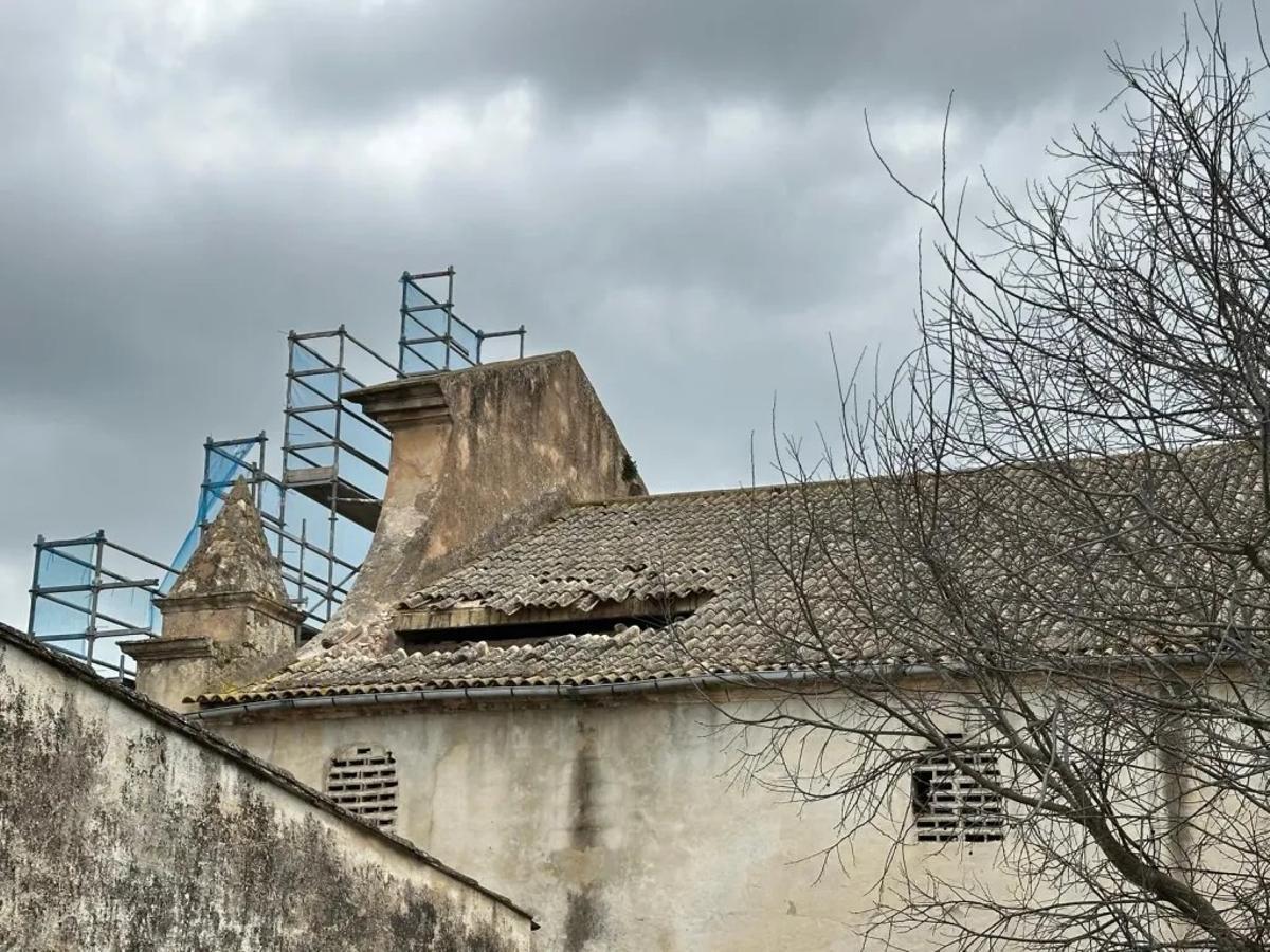 Imagen del techo tras el derrumbe.