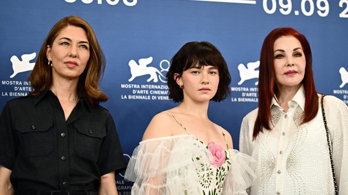 Sofia Coppola, Cailee Spaeny y Priscilla Presley, en el Festival de Venecia.