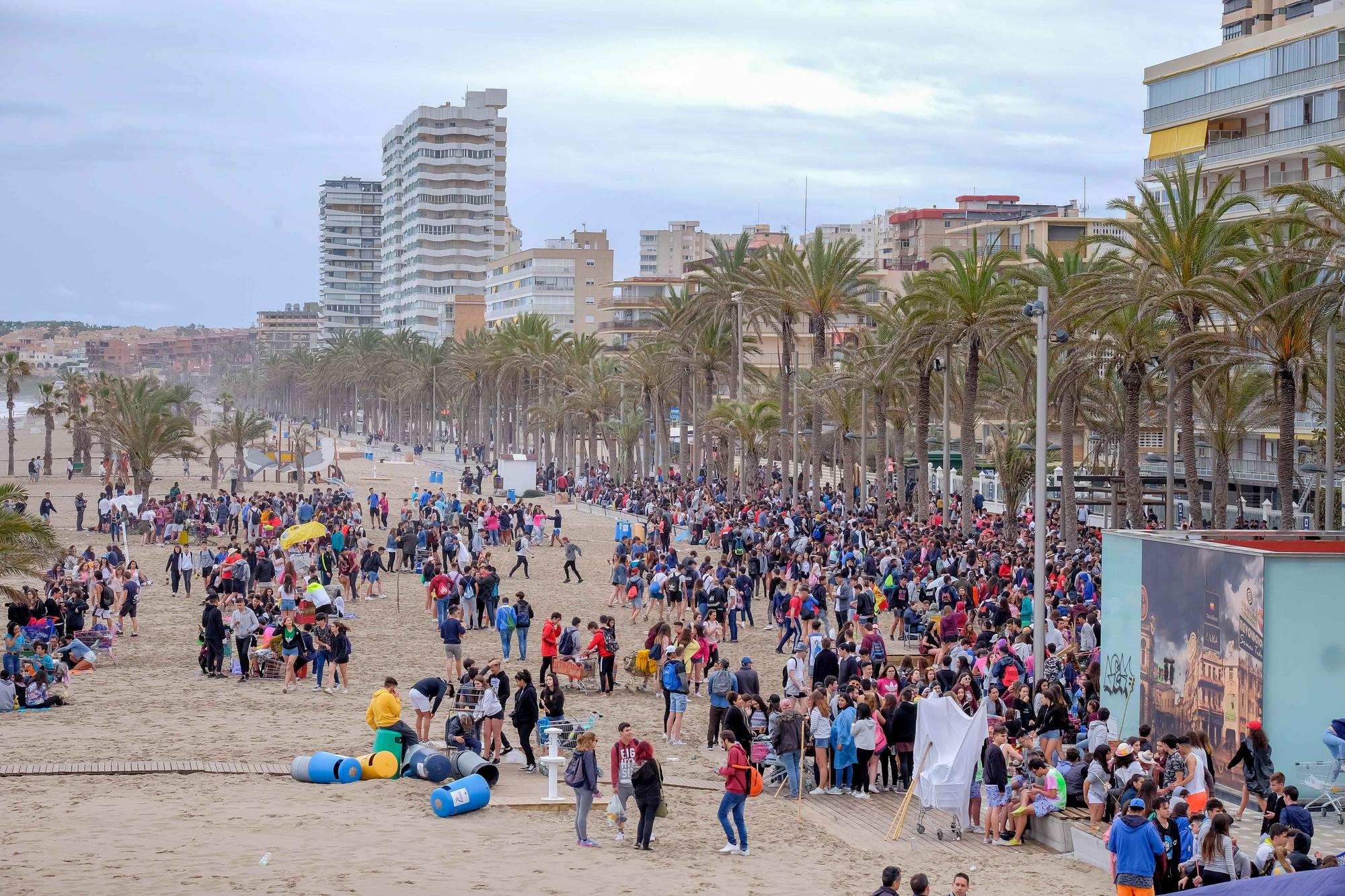 Así eran los Botellones el día de Santa Faz en la Playa de San Juan antes de las restricciones de seguridad