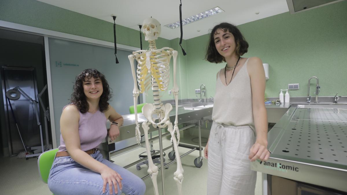 Los sesenta alumnos de la primera promoción de la Facultad de Medicina de la UIB están a punto de graduarse