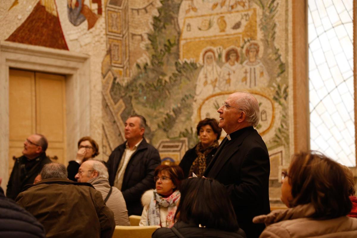Mostrando una de las salas del Palacio Apostolico en el Vaticano