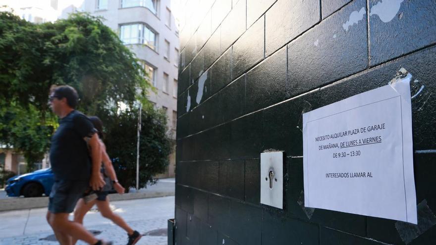 «Se busca plaza en esta zona o alrededores»: más de 20.000 hogares de Vigo no tienen un garaje para guardar su vehículo
