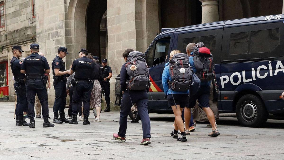 Compostela sufre un déficit de 74 agentes en sus plantillas policiales, el 16 % de lo que le corresponde