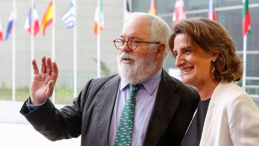 Miguel Arias Cañete y Teresa Ribera, ayer, la primera vez que coinciden en el Consejo de Ministros de Energía.