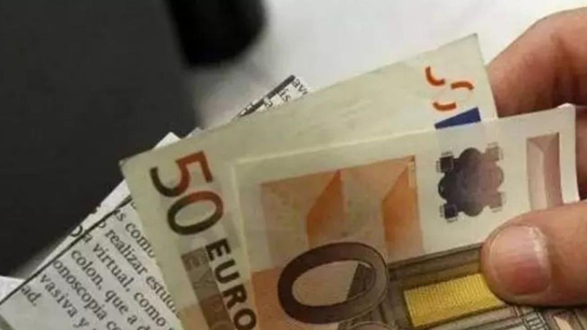 Billetes mezclados con estampitas o recortes. | L.O.
