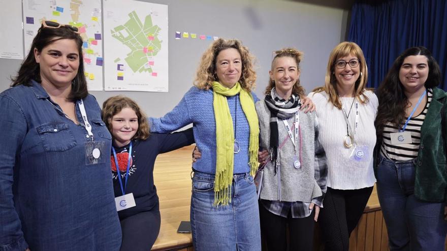 Elena García y su hija Aina, Carolina Días, Ana Mª Bibiloni, Cristina García Corvillo y la terapeuta ocupacional Marina Mut. | R.F.